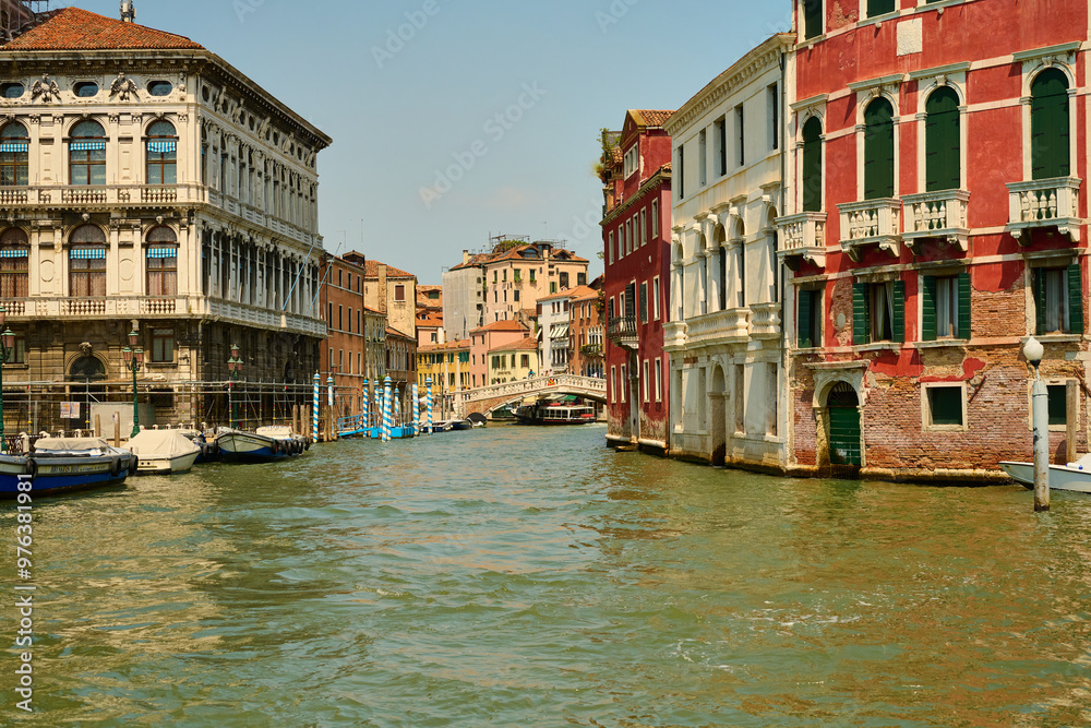 Obraz premium Venice and its buildings,canals,gondolas,and sculptures