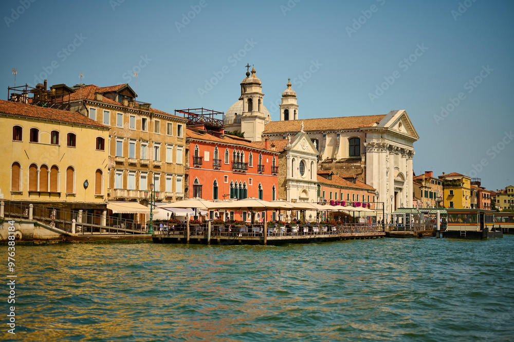 Naklejka premium Venice and its canals, boats,sculptures and birds. 