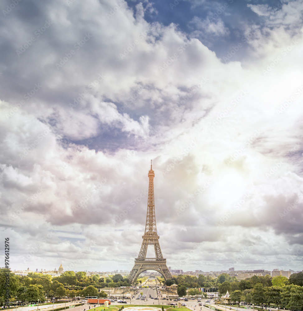 Fototapeta premium Sunset Eiffel tower and Paris.
