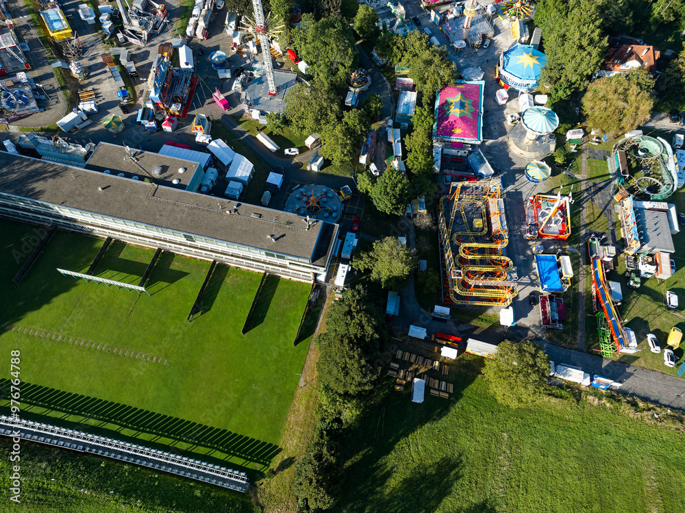 Φωτογραφία Aerial view of Swiss City of Zürich with fun fair named Knabenschiessen with shooting range on a sunny late summer afternoon