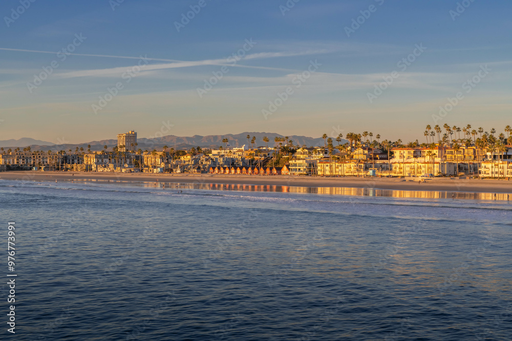 Fototapeta premium An overlooking landscape view of Oceanside, California