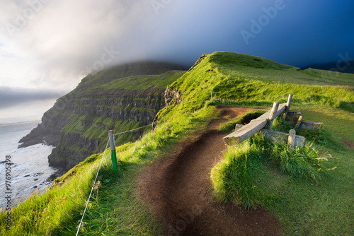 Bench on a high cliff in Gá...