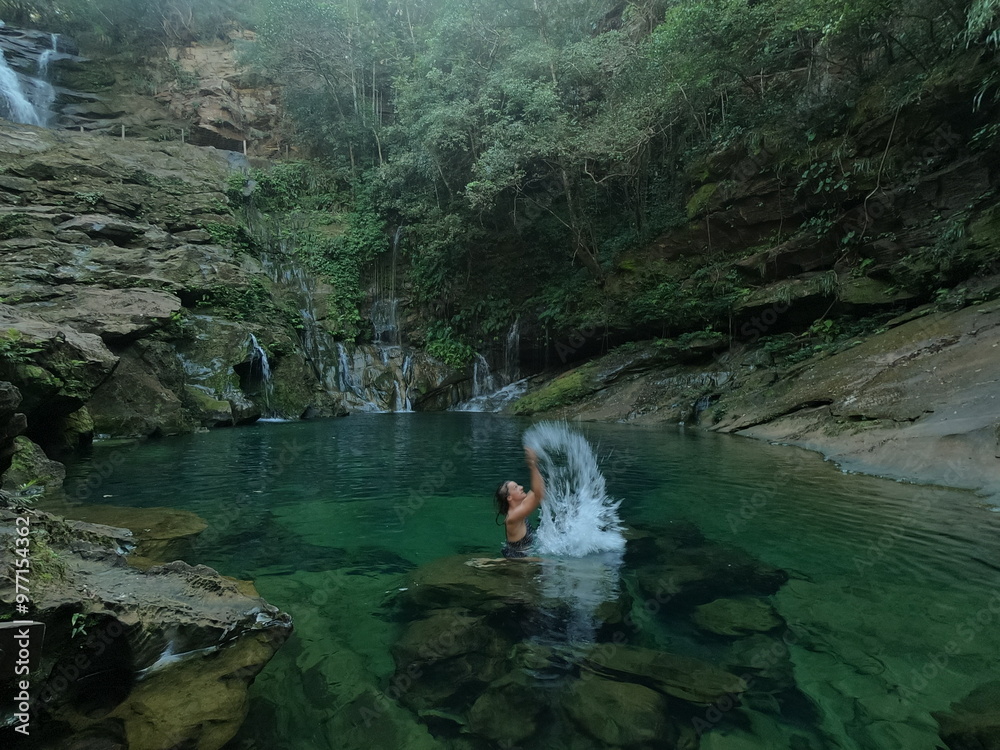mulher no Poço Azul na Chapada das Mesas, maranhão mulher no Poço Azul na Chapada das Mesas, maranhão
