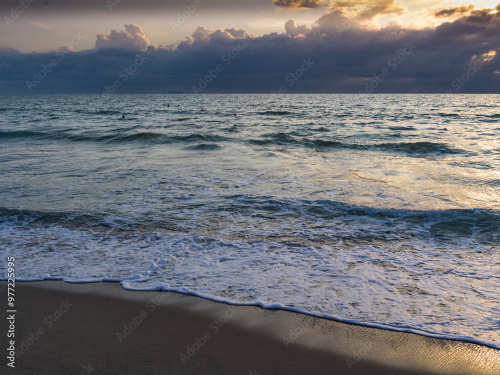 Fototapeta premium mare al tramonto con cielo bellissimo