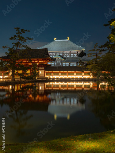 夜の東大寺大仏殿