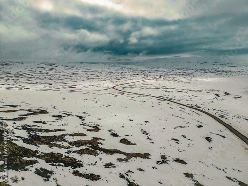 Norwegen, Norway, Sonstevatn, Sønstevatn, Berg, Mountain, Landschaften, Landscapes, Schnee, Snow, Drohnen, Droneshots, Himmel, Sky, Blue, Winter, Herbst, Kalt, Düster, Wolken, Bäume, Trees, Straße photo