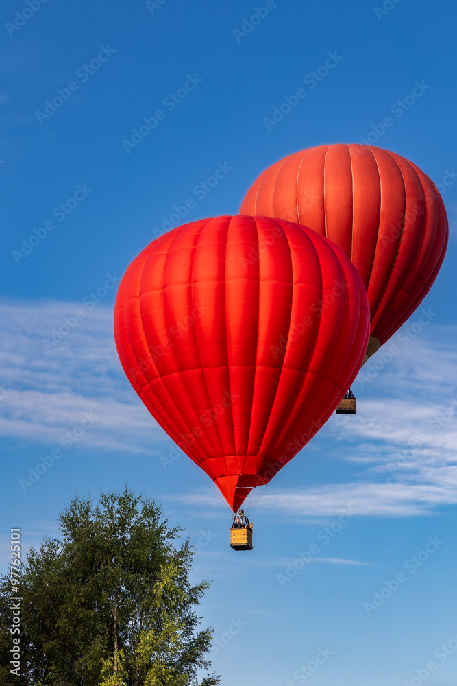 Naklejka premium Vivid colorful hot air balloons close up against clear blue sky on sunny day