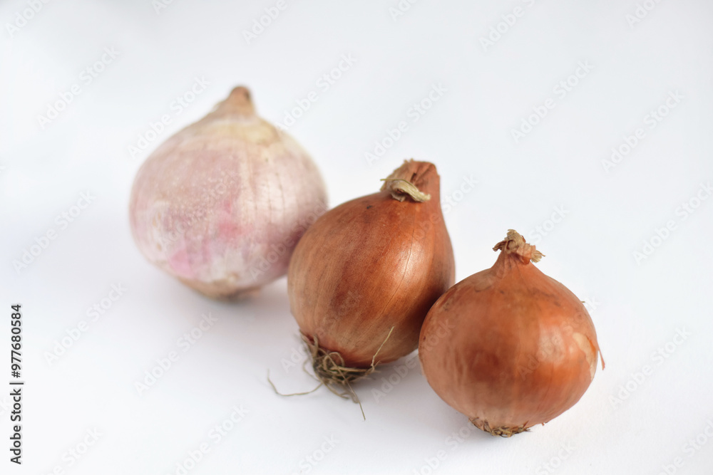 Fototapeta premium 3 red onions on a white background