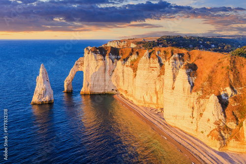 Obraz na płótnie Normandy, France. Etretat village cliffs. w salonie
