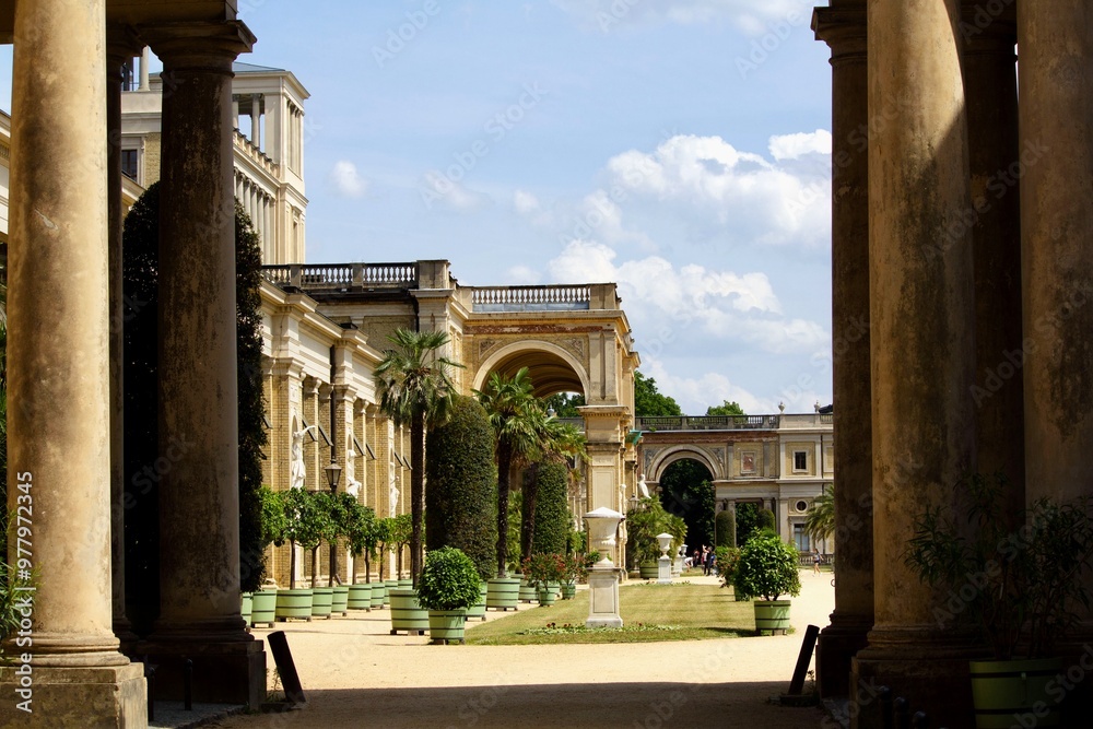 Fototapeta premium Orangerie im Park Schloss Sanssouci