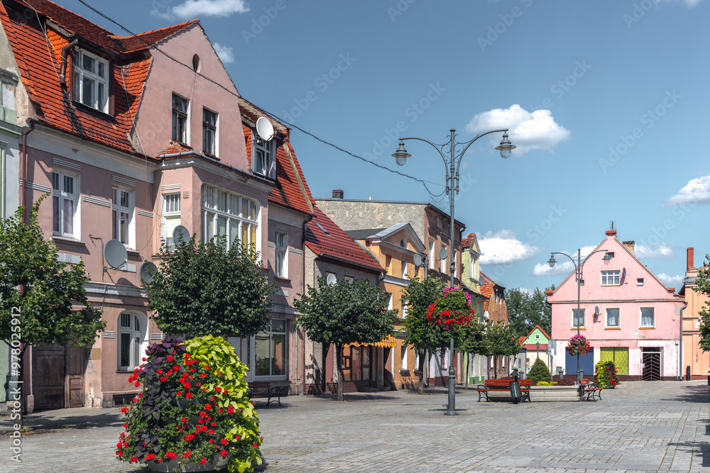 Summer cityscape of Nowe Miasteczko, Nowa Sól County, Lubusz (lubuskie): Market square (Rynek)