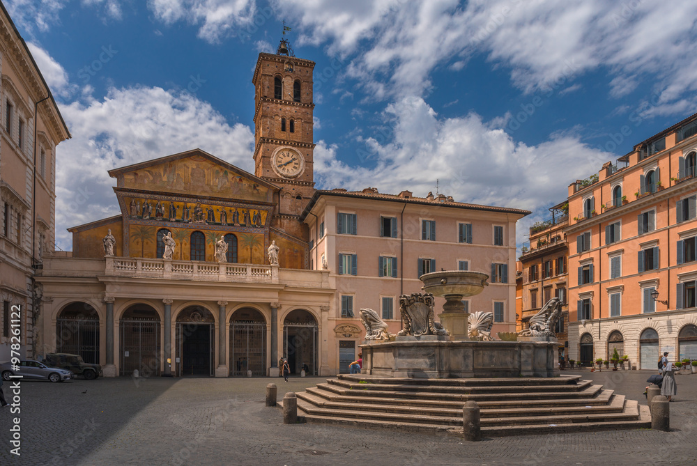 Fototapeta premium Piazza di Santa Maria and its fountain in Trastevere - Rome