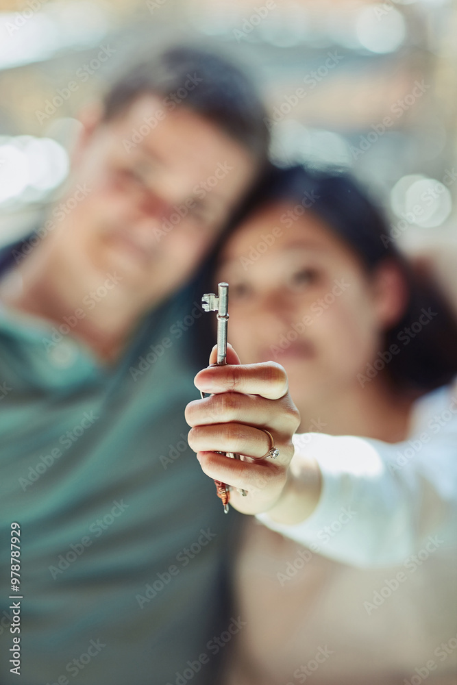 Φωτογραφία Couple, hands and new home with key for property investment, mortgage or rental apartment