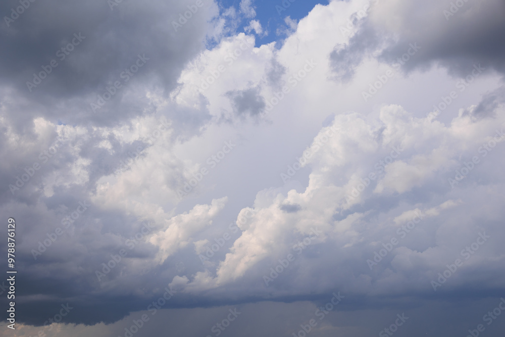 Obraz premium Blue sky and white and gray clouds. Texture background for design.