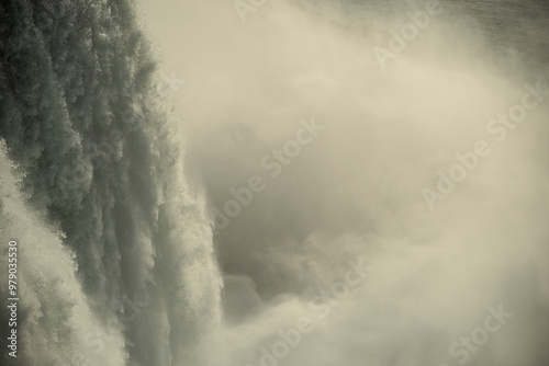 Foto raging stream of water of the waterfall close-up. Niagara Falls.