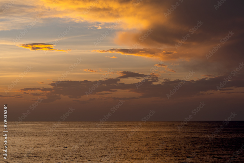 Naklejka premium sunset over the sea