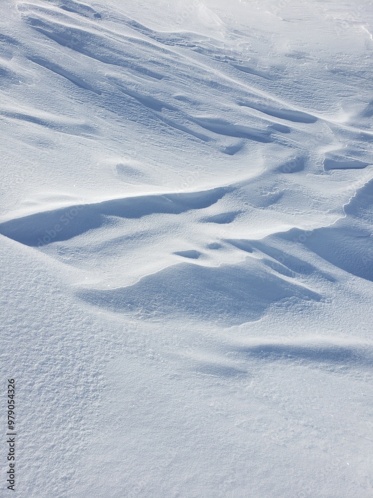 Joli texture de neige avec motifs aléatoires pendant une belle journée d'hiver ensoleillée à la station de ski de Vaujany, dans les Alpes françaises, près de Grenoble. Joli texture de neige avec motifs aléatoires pendant une belle journée d'hiver ensoleillée à la station de ski de Vaujany, dans les Alpes françaises, près de Grenoble.