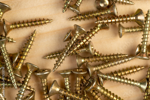 yellow metal self-tapping screws for fixing wooden boards and other wood products
