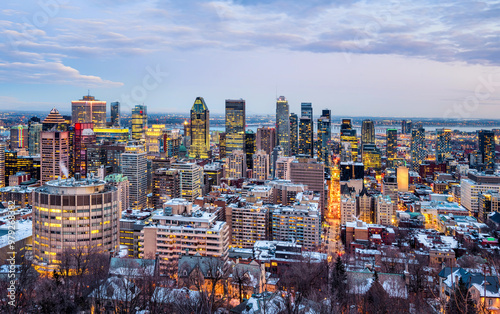 Obraz na płótnie Montreal city downtown skyline in the winter evening light, Canada w salonie