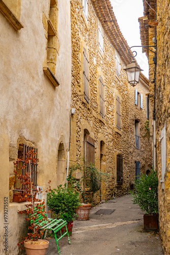 Fototapeta Naklejka Na Ścianę i Meble -  Lourmarin, Vaucluse, France - September 7, 2024: Narrow streets in the medieval village