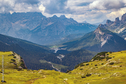 Auronzo di Cadore, Veneto, Italia: The Lake Misurina seen from the Tre Cime di Lavaredo in the Sexten Dolomites