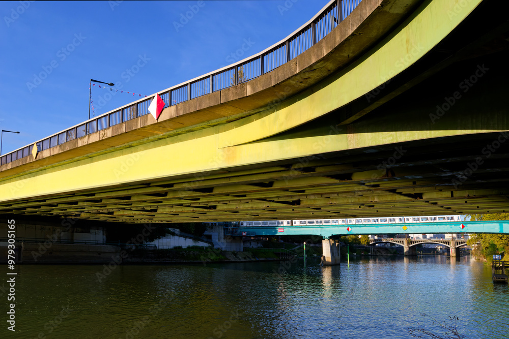 Obraz premium Bridge over the Marne river in Charenton-le-Pont city