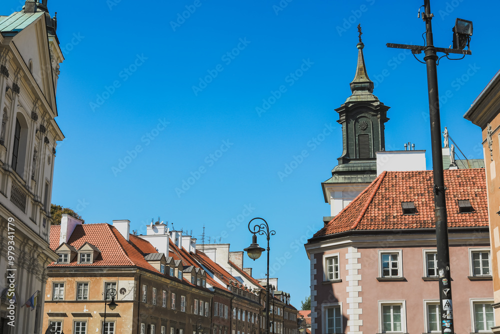 Obraz premium Exploring the historic charm of Warsaw's architecture under a clear blue sky during the daytime