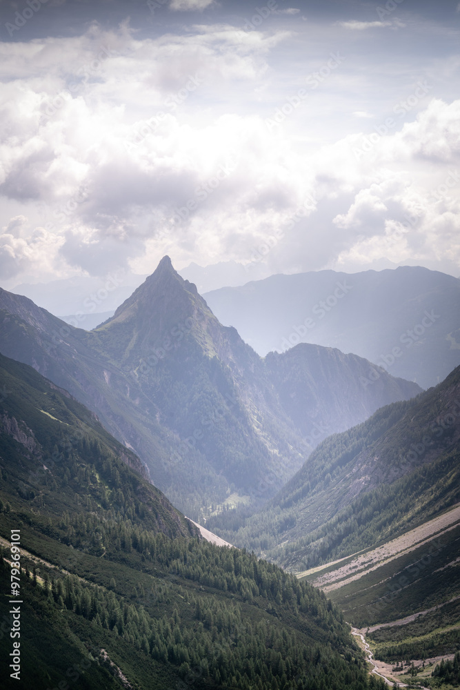 Naklejka premium Scenic Alpine Hiking Journey: The E5 Trail Experience