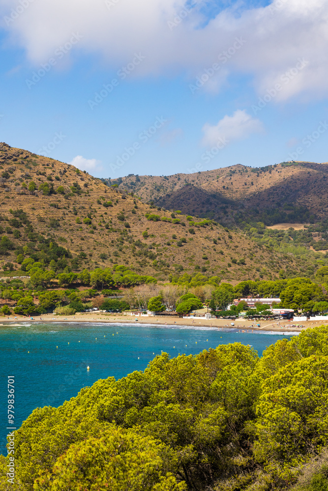 Obraz premium Cala Montjoi et sa plage dans le Parc Naturel du Cap de Creus sur la Costa Brava