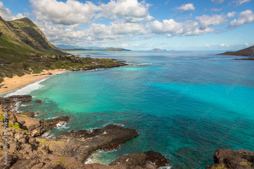 Fototapeta premium Beautiful View from Makapu Lookout with Makapuu Beach, Kaohikaipu Island and Manana Island, being both of the islands Seabird Sanctuaries