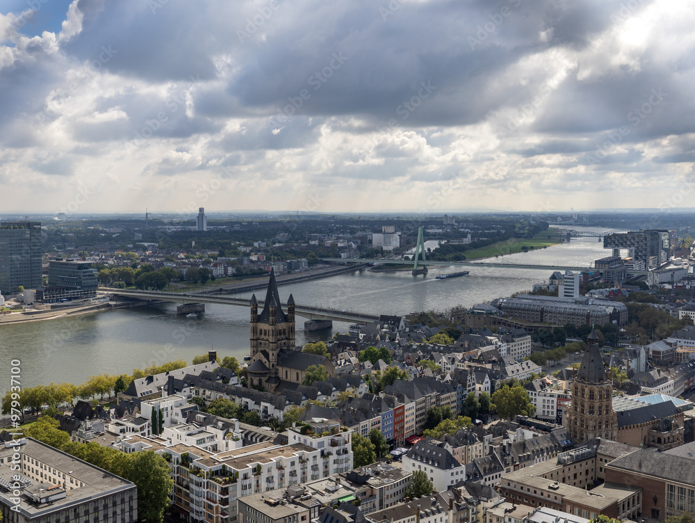 Obraz premium Aerial view of Cologne skyline with river and clouds.
