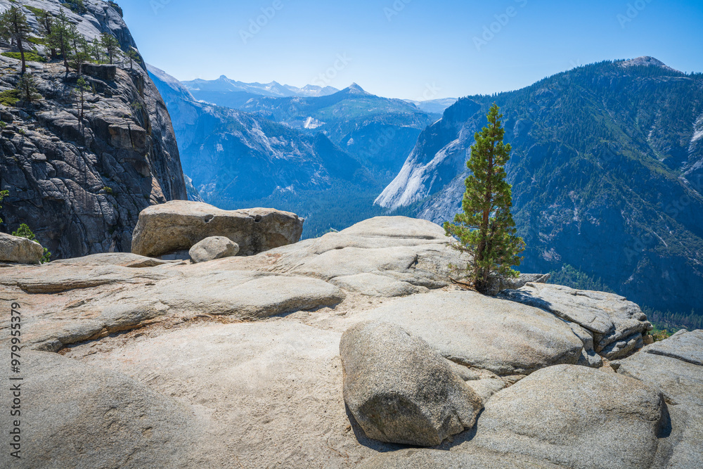 hiking the upper yosemite falls trail in yosemite national park