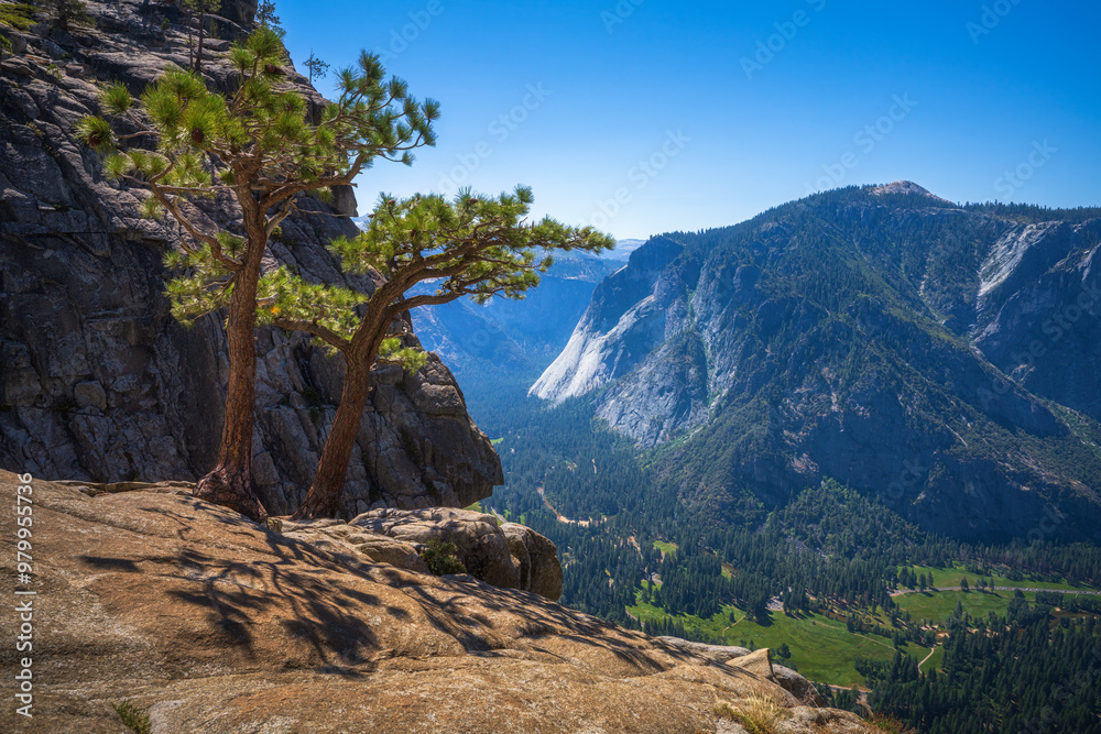 hiking the upper yosemite falls trail in yosemite national park