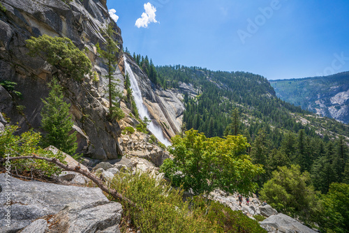 Obraz na płótnie waterfall at the mist trail in yosemite national park, california w salonie