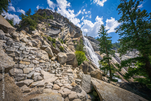 Obraz na płótnie waterfall at the mist trail in yosemite national park, california w salonie