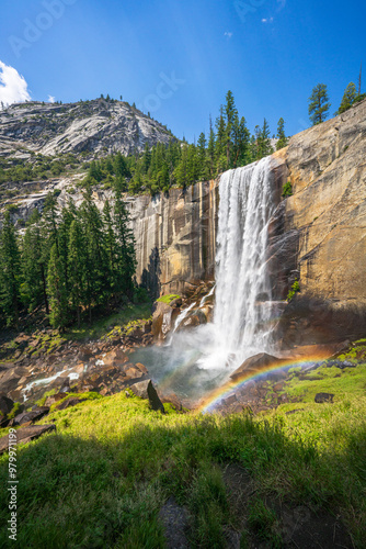 Obraz na płótnie waterfall at the mist trail in yosemite national park, california w salonie