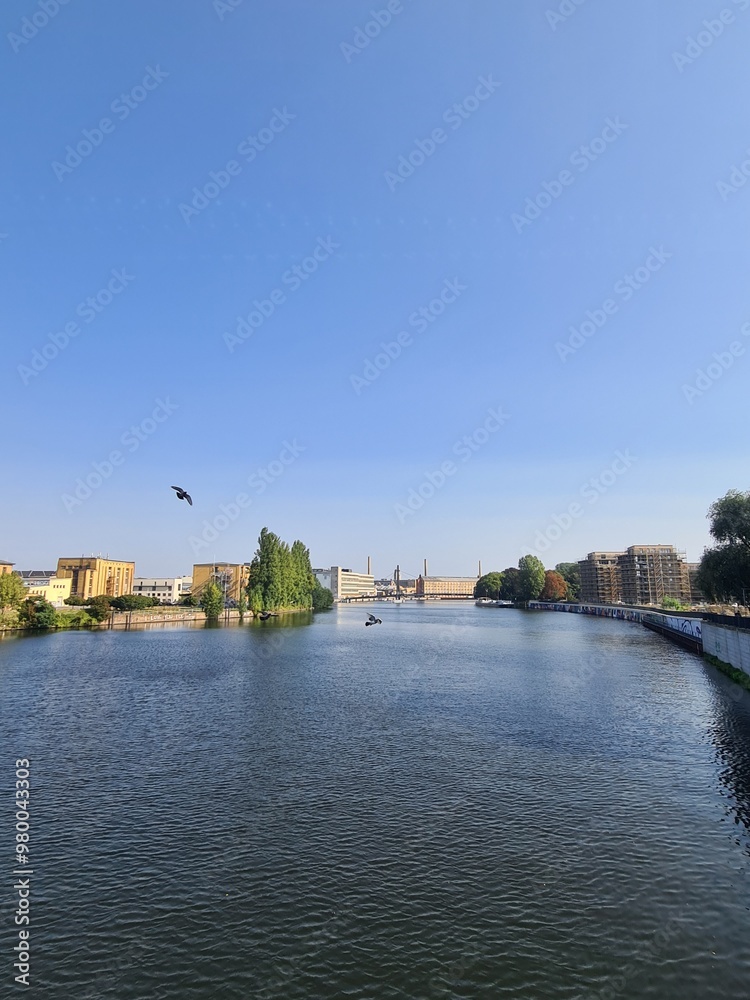 Naklejka premium ein wunderschöner Blick auf die Spree (Fluss) in Berlin Oberschöneweide (Treptow/Köpenick)