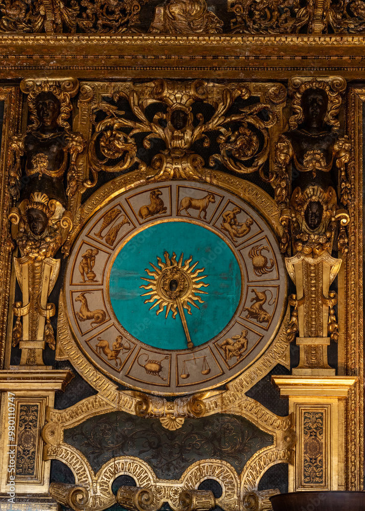Obraz premium Gold leaf clock, Venice