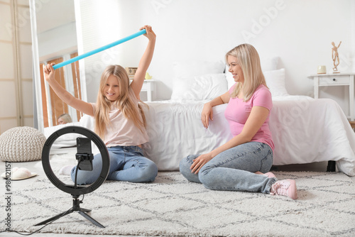 Beautiful female blogger wi...