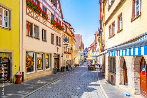 Obraz na płótnie Rothenburg ob der Tauber, Germany - A sunny day at the picturesque village of Rothenburg ob der Tauber, Germany w salonie