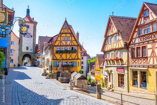 Obraz na płótnie Rothenburg ob der Tauber, Germany - A sunny day at the picturesque village of Rothenburg ob der Tauber, Germany w salonie