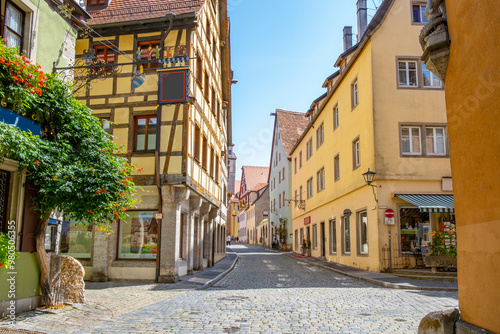 Obraz na płótnie Rothenburg ob der Tauber, Germany - A sunny day at the picturesque village of Rothenburg ob der Tauber, Germany w salonie