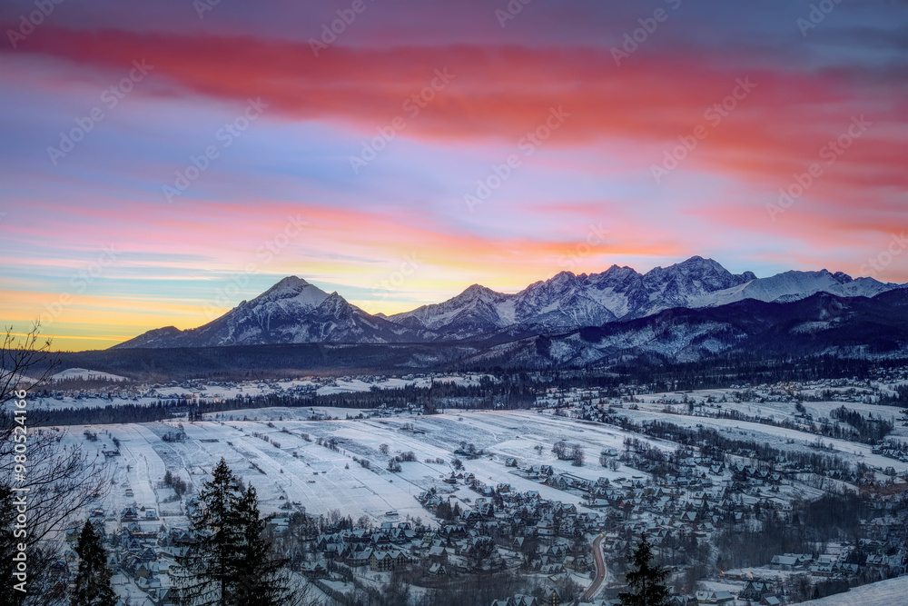 Obraz premium sunrise in the fields near Zakopane Harenda