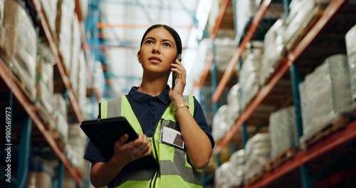 Φωτογραφία Logistics, woman and phone call in warehouse for distribution, inventory management and supply chain