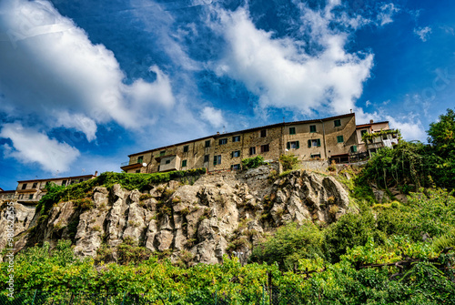 Obraz na plátně Panorama of the medieval village of Santa Fiora Tuscany Italy seen from the fish