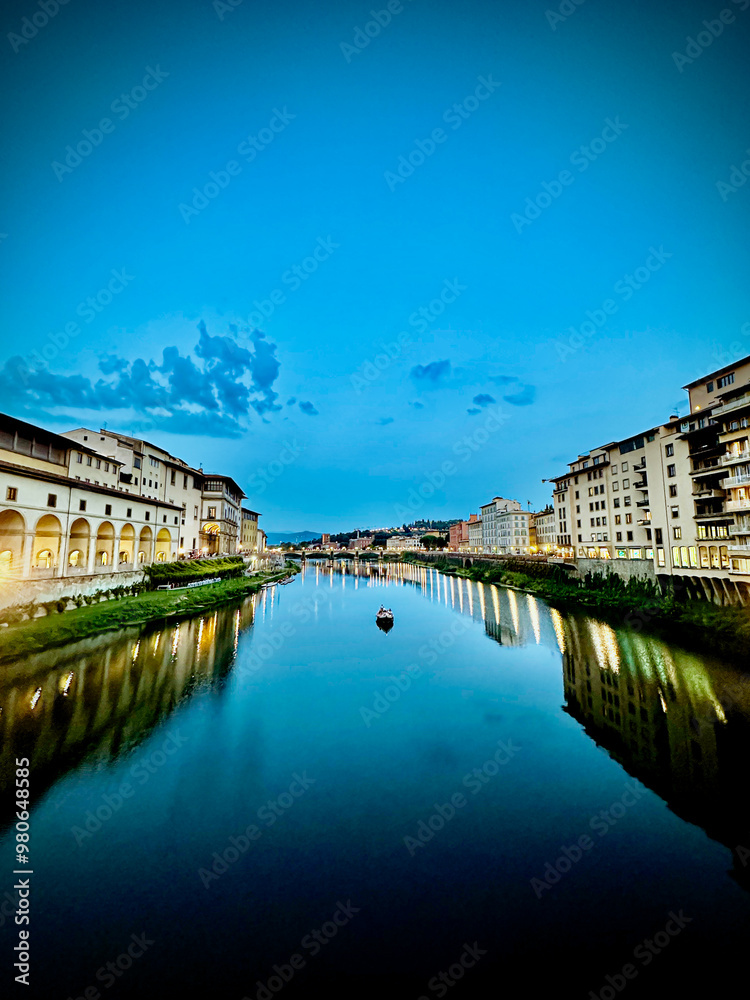 Fototapeta premium Firenze: the Arno river at sunset