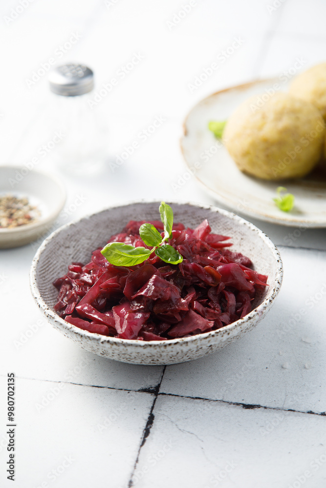 Braised red cabbage with spices