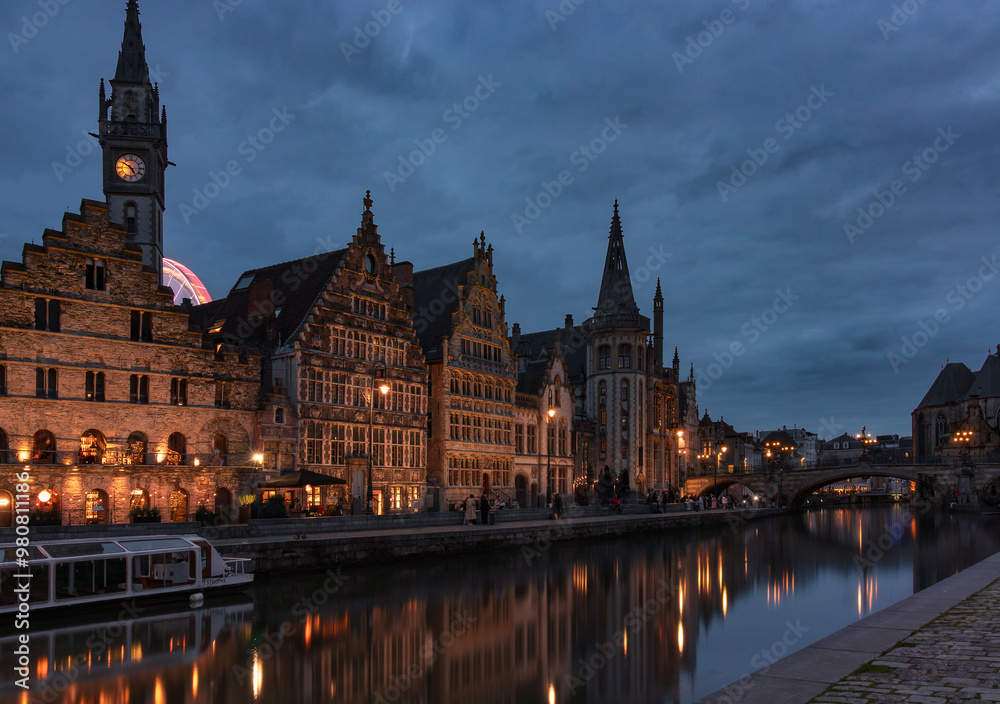 Fototapeta premium Long Exposure of the twilight by the Ghent waterfront in christmas 