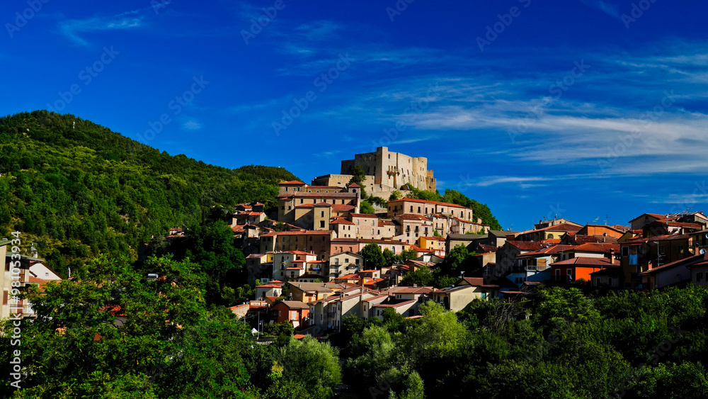 Brienza, Castello Caracciolo e borgo medievale, Potenza, Basilicata, Italia Brienza, Castello Caracciolo e borgo medievale, Potenza, Basilicata, Italia