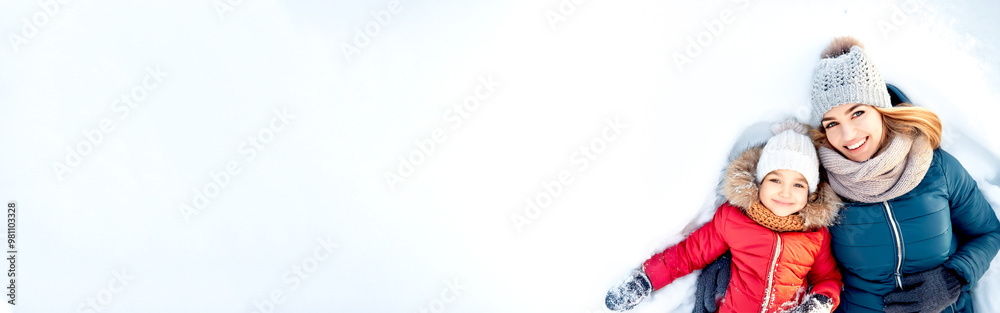 Kind mit Mama im Schnee, Schneeengel Kind mit Mama im Schnee, Schneeengel